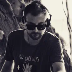 Escucha a Kostas Skretas, mira vídeos musicales, lee la biografía, consulta fechas de giras y mucho más.