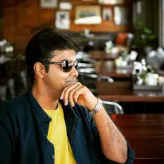 Ascolta Vimalathithan Bupathy, guarda video musicali, leggi la biografia, vedi le date del tour & altro!