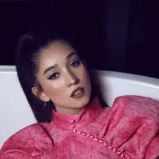 Dengarkan Maria Pino, tonton video musik, baca bio, lihat tanggal tur & lainnya!