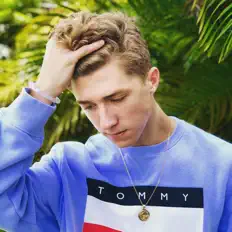 Escucha a Russell Marrs, mira videos musicales, lee su biografía, consulta las fechas de las gira y más.