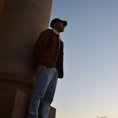 B Casaを聴いたり、ミュージックビデオを鑑賞したり、経歴やツアー日程などを確認したりしましょう！