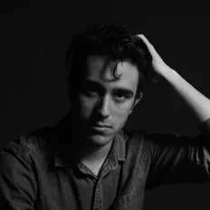 Alex Moudgil सुनें, म्यूज़िक वीडियो देखें, बायो पढ़ें, दौरे की तारीखें और बहुत कुछ देखें!