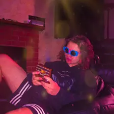 Ouça Dilino, assista a videoclipes, leia a biografia, veja as datas das turnês e mais!