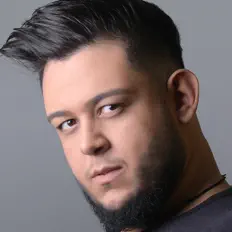 Hör dir Johnny Bass an, schau dir Musikvideos an, lies die Biografie, finde Tourdaten und mehr!