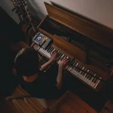 Ascolta Elkvilla, guarda video musicali, leggi la biografia, vedi le date del tour & altro!