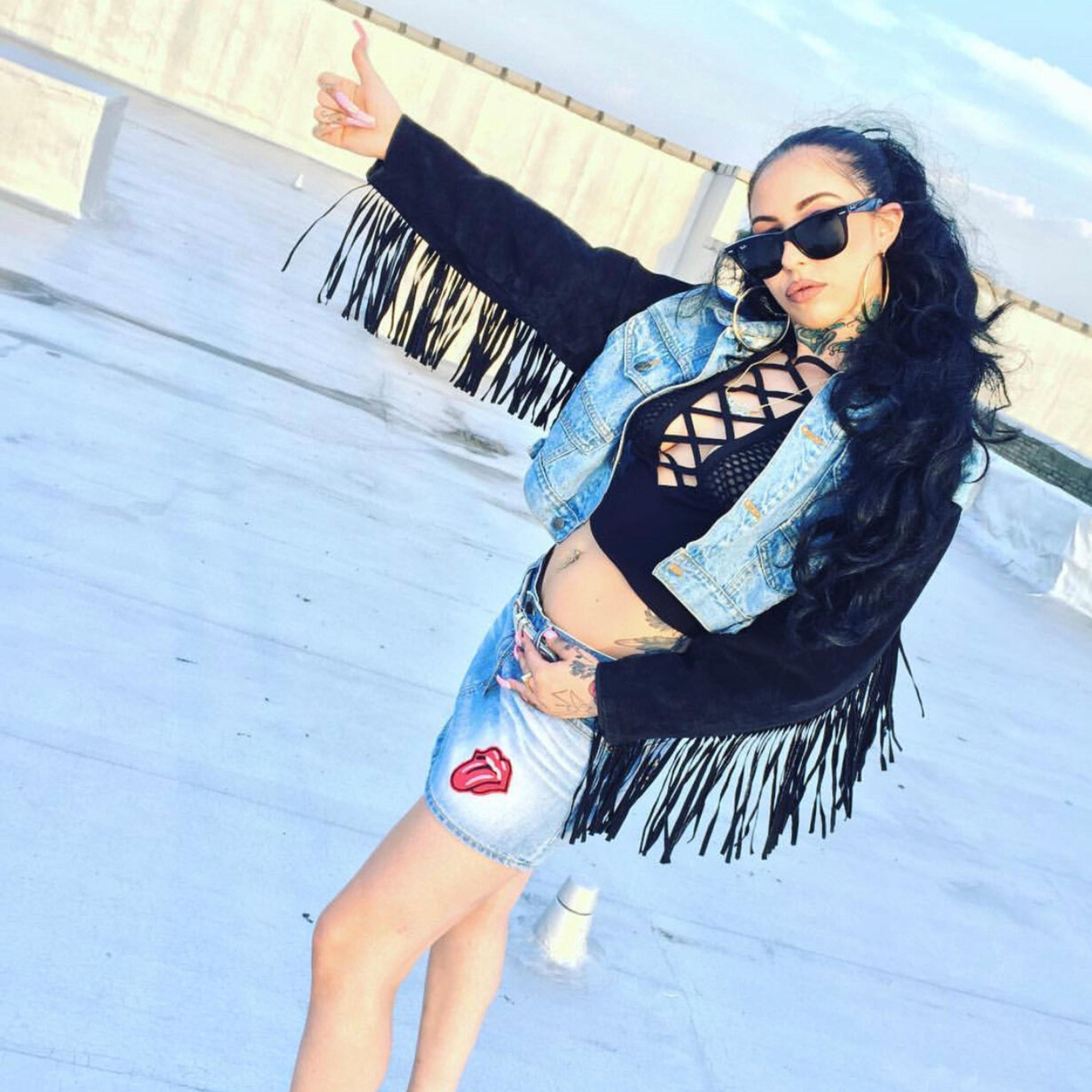 Tengo Dinero (feat. Trap Sade) - Single