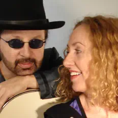 聆聽 Bird Mancini、觀看音樂影片、閱讀小傳、查看巡演日期等！