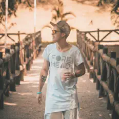 Ouça Forehead, assista a videoclipes, leia a biografia, veja as datas das turnês e mais!