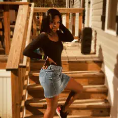 Poslechněte si interpreta Ymc Nuchii, sledujte hudební videa, přečtěte si životopis, podívejte se na data turné a další informace.