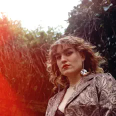 Ouve Molly Mogul, vê vídeos de música, lê a biografia, vê as datas da digressão e muito mais!