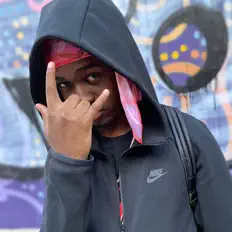 Skoo God dinle, müzik videolarını izle, biyografisini oku, tur tarihlerini ve daha fazlasını gör!