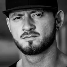 Ouça Hank Miller, assista a videoclipes, leia a biografia, veja as datas das turnês e mais!