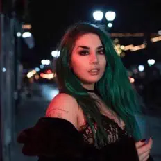 聆聽 Alix、觀看音樂影片、閱讀小傳、查看巡演日期等！