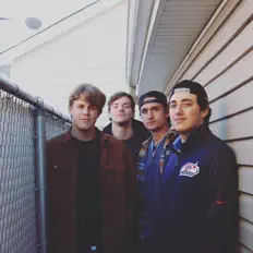 Out of Touchを聴いたり、ミュージックビデオを鑑賞したり、経歴やツアー日程などを確認したりしましょう！