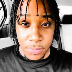 收听 ClayMia、观看音乐视频、阅读小传、查看巡演日期等 ！