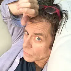 Christopher Bowenを聴いたり、ミュージックビデオを鑑賞したり、経歴やツアー日程などを確認したりしましょう！