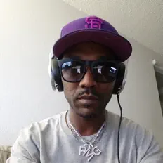 Escucha a Purp Reynolds, mira videos musicales, lee su biografía, consulta las fechas de las gira y más.