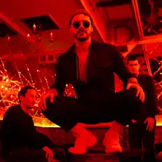 Ascolta СОС, guarda video musicali, leggi la biografia, vedi le date del tour & altro!