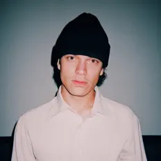 Dengarkan Ronnie K, tonton video musik, baca bio, lihat tanggal tur & lainnya!