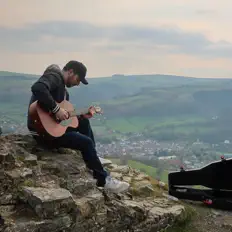 Poslechněte si interpreta ZG, sledujte hudební videa, přečtěte si životopis, podívejte se na data turné a další informace.