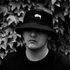 Escucha a RaoH, mira videos musicales, lee su biografía, consulta las fechas de las gira y más.