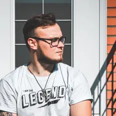 Escucha a SOUW, mira videos musicales, lee su biografía, consulta las fechas de las gira y más.