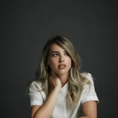 Lucy Masonを聴いたり、ミュージックビデオを鑑賞したり、経歴やツアー日程などを確認したりしましょう！