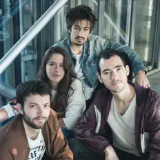 聆聽 Pure Pose、觀看音樂影片、閱讀小傳、查看巡演日期等！