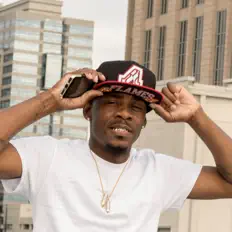 Masiを聴いたり、ミュージックビデオを鑑賞したり、経歴やツアー日程などを確認したりしましょう！