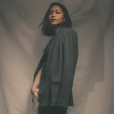 Dengarkan Virdania, tonton video musik, baca bio, lihat tanggal tur & lainnya!