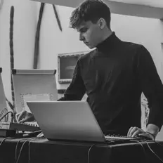 Karolis Žemgulisを聴いたり、ミュージックビデオを鑑賞したり、経歴やツアー日程などを確認したりしましょう！