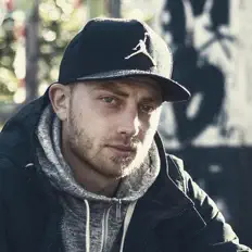 za.を聴いたり、ミュージックビデオを鑑賞したり、経歴やツアー日程などを確認したりしましょう！