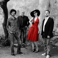 Dazie Maeを聴いたり、ミュージックビデオを鑑賞したり、経歴やツアー日程などを確認したりしましょう！