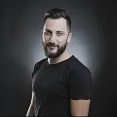 Ouça Ugur Celik, assista a videoclipes, leia a biografia, veja as datas das turnês e mais!