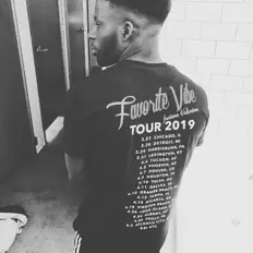 M.Wade सुनें, म्यूज़िक वीडियो देखें, बायो पढ़ें, दौरे की तारीखें और बहुत कुछ देखें!