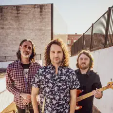 Poslechněte si interpreta HOOKiE, sledujte hudební videa, přečtěte si životopis, podívejte se na data turné a další informace.