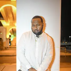 Crown Royを聴いたり、ミュージックビデオを鑑賞したり、経歴やツアー日程などを確認したりしましょう！