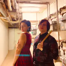 收听 Dannies from the South、观看音乐视频、阅读小传、查看巡演日期等 ！