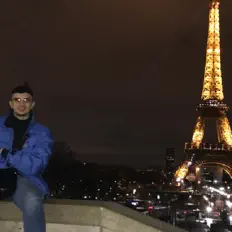 Ascolta elesteo, guarda video musicali, leggi la biografia, vedi le date del tour & altro!