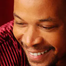 Dengarkan Byron Motley, tonton video musik, baca bio, lihat tanggal tur & lainnya!