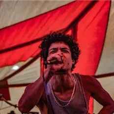 聆聽 Pharaoh、觀看音樂影片、閱讀小傳、查看巡演日期等！