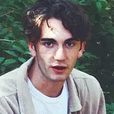 Kynectを聴いたり、ミュージックビデオを鑑賞したり、経歴やツアー日程などを確認したりしましょう！