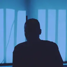 Edyth을(를) 듣고, 뮤직 비디오를 보고, 약력을 읽고, 투어 일정 등을 확인하세요!