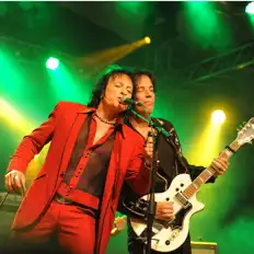 Escucha a Imperial Crowns, mira videos musicales, lee su biografía, consulta las fechas de las gira y más.