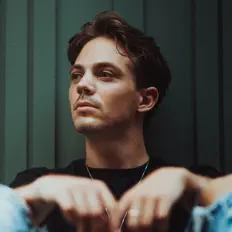 收听 Nick Zutphen、观看音乐视频、阅读小传、查看巡演日期等 ！