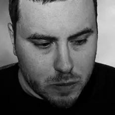 Poslechněte si interpreta Quiet One, sledujte hudební videa, přečtěte si životopis, podívejte se na data turné a další informace.