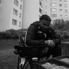 收听 KAINE、观看音乐视频、阅读小传、查看巡演日期等 ！