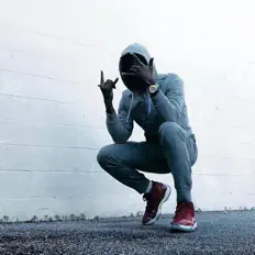 95을(를) 듣고, 뮤직 비디오를 보고, 약력을 읽고, 투어 일정 등을 확인하세요!