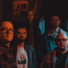 Dengarkan Realms, tonton video musik, baca bio, lihat tanggal tur & lainnya!