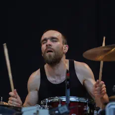 Luister naar Michael EaRen, bekijk muziekvideo's, lees de bio, bekijk de tourdata, en meer!